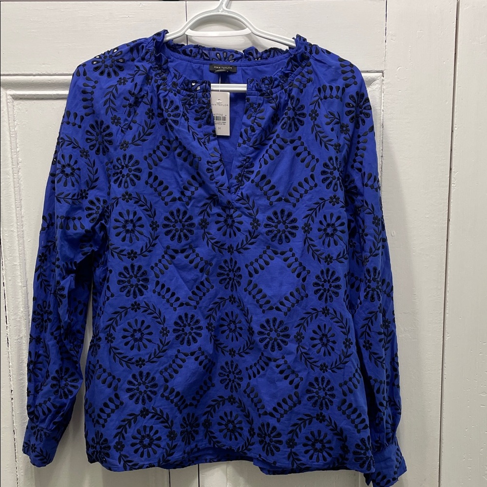 Ann Taylor Embroidered Eyelet Cotton Floral Popover Blouse Medium Blue Black